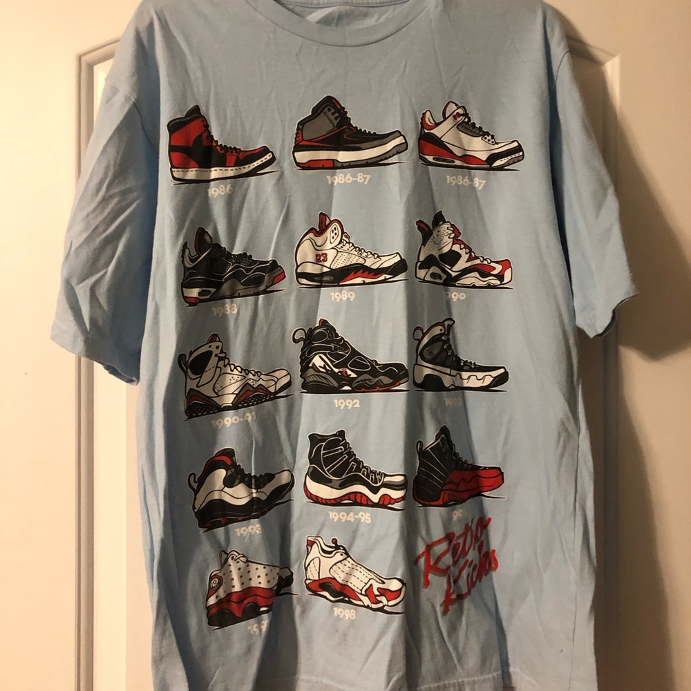 Sneaker shirt